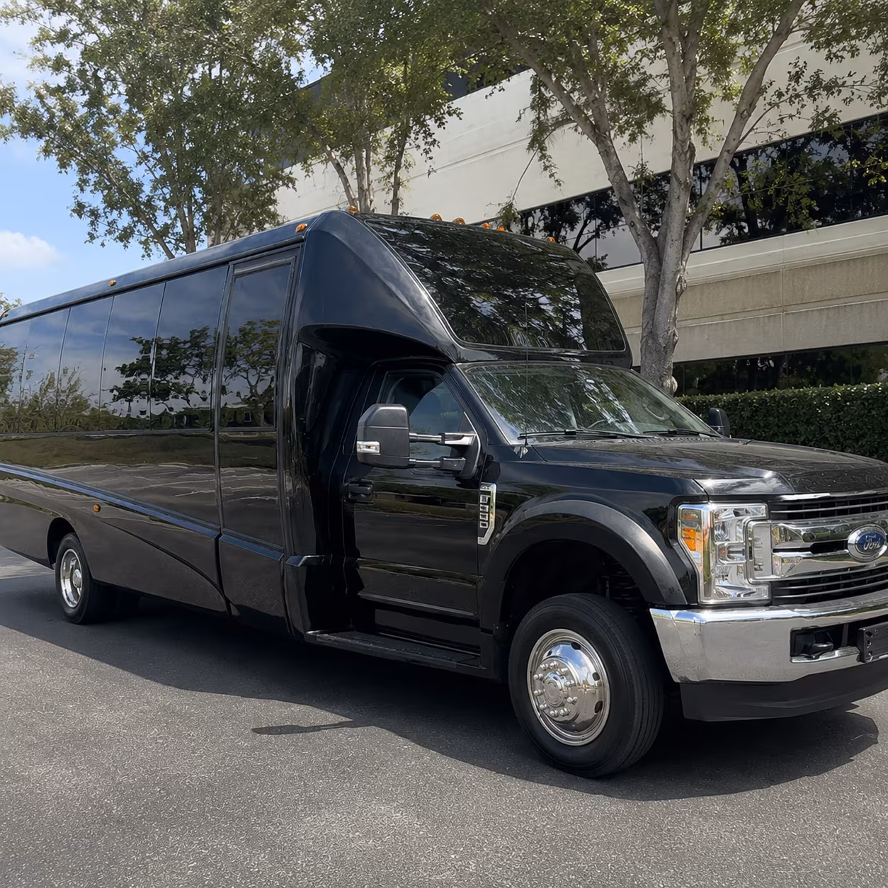 party buses to fpl solar amphitheater and bayfront park shows in miami